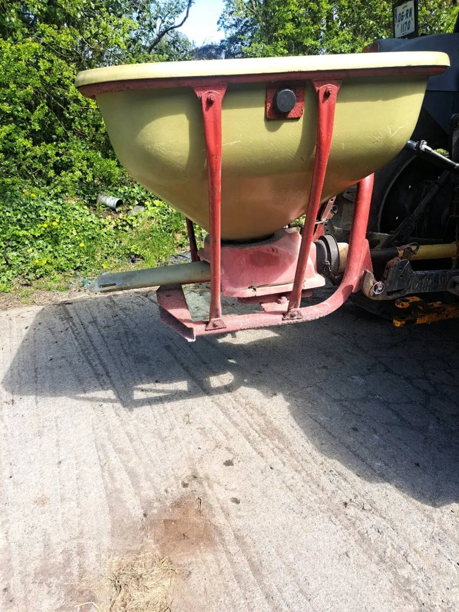 Cosmo 400 fertiliser spreader - Image 4