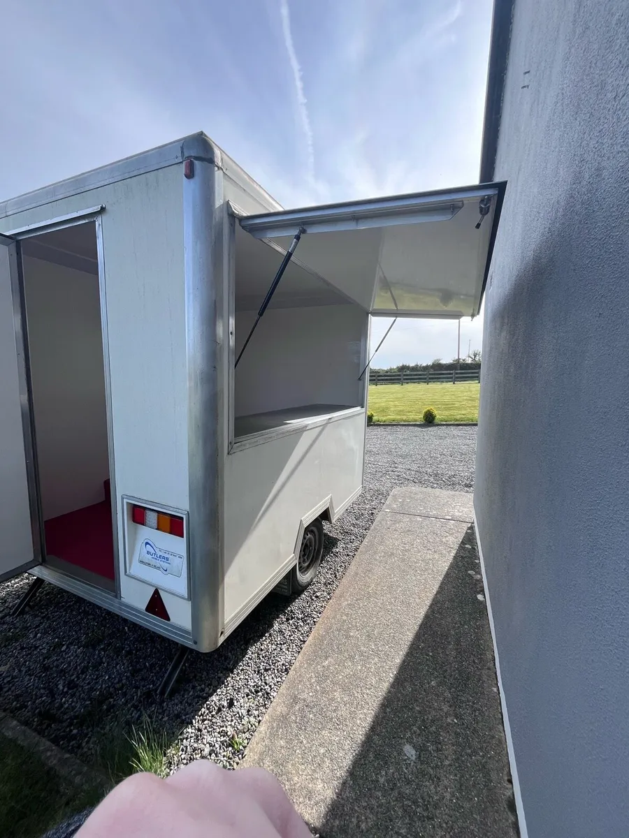 Catering trailer - Image 1