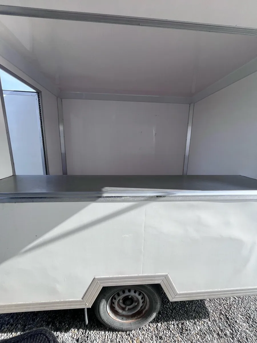 Catering trailer - Image 4