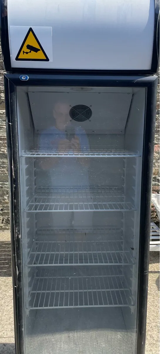 Drinks fridge - Image 1