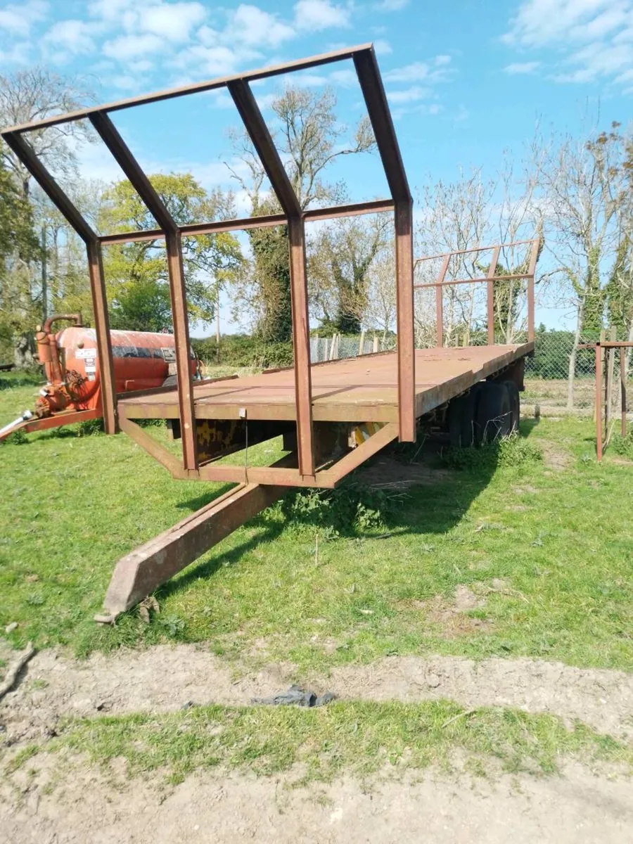 Bale trailer - Image 1