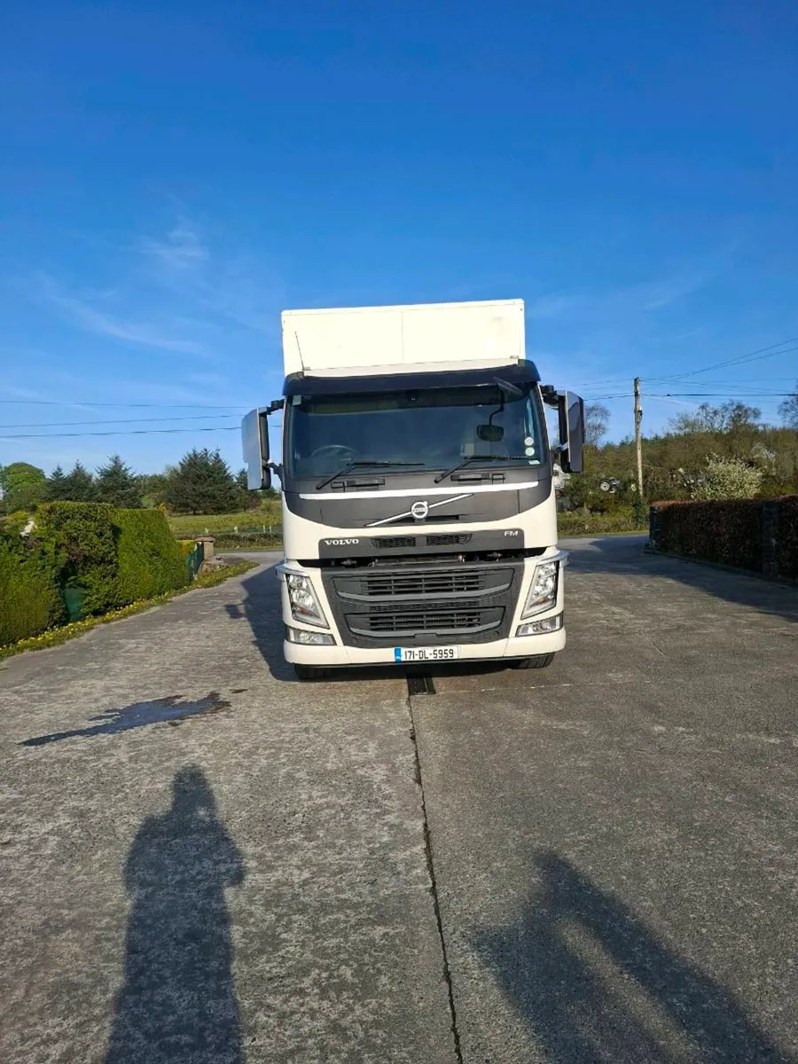 2017 volvo fm 370 6x2 - Image 1