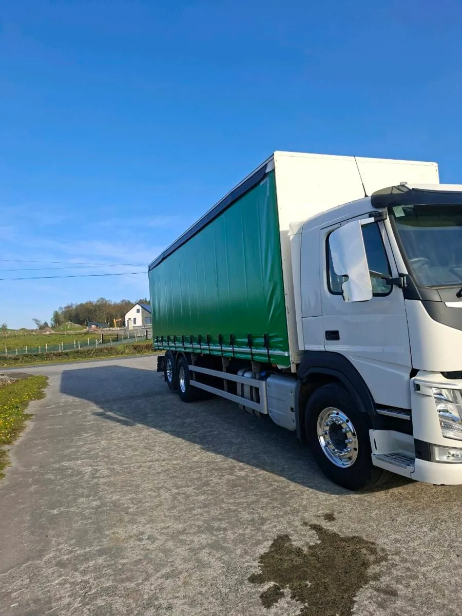 2017 volvo fm 370 6x2 - Image 2