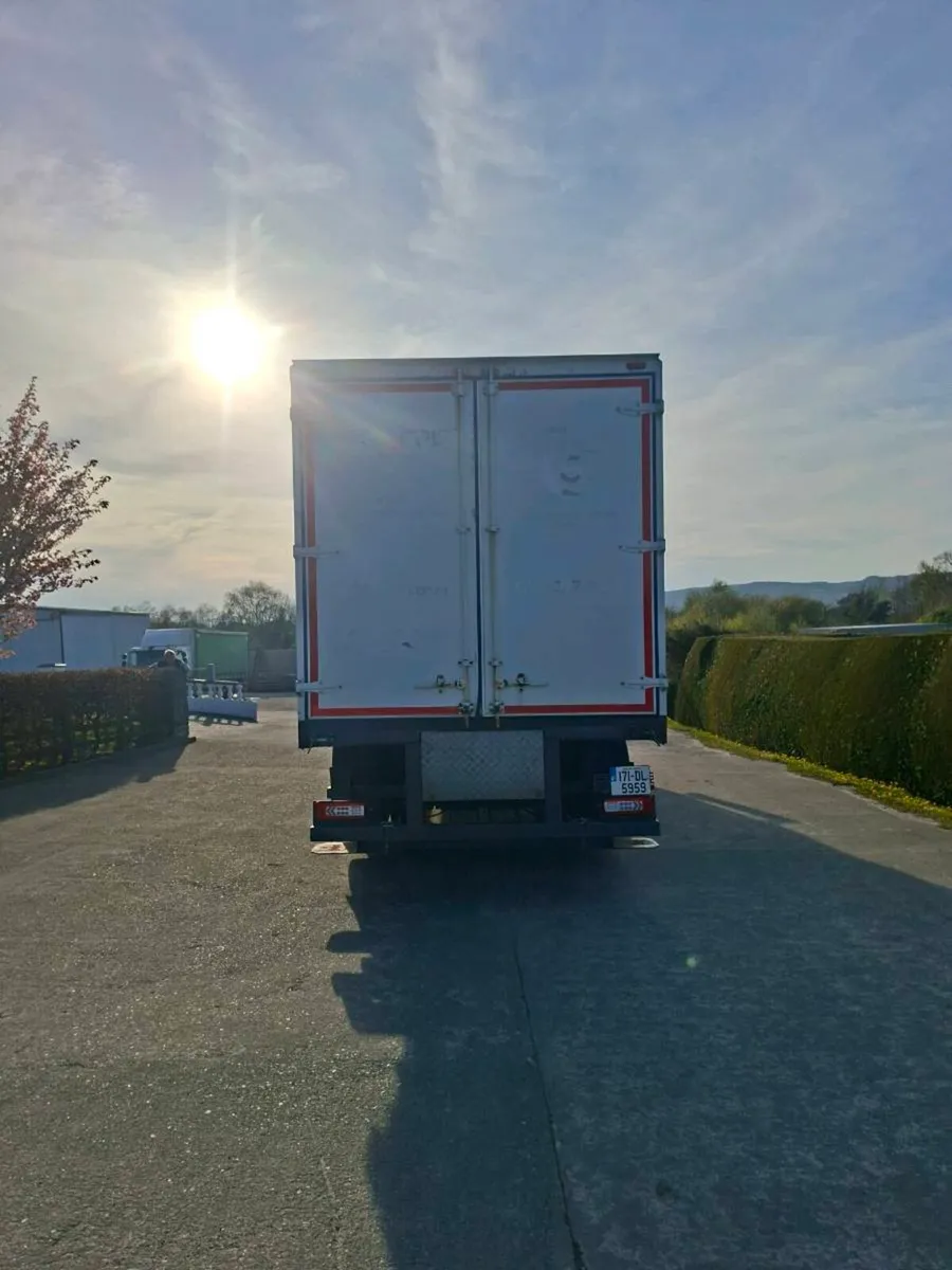 2017 volvo fm 370 6x2 - Image 4