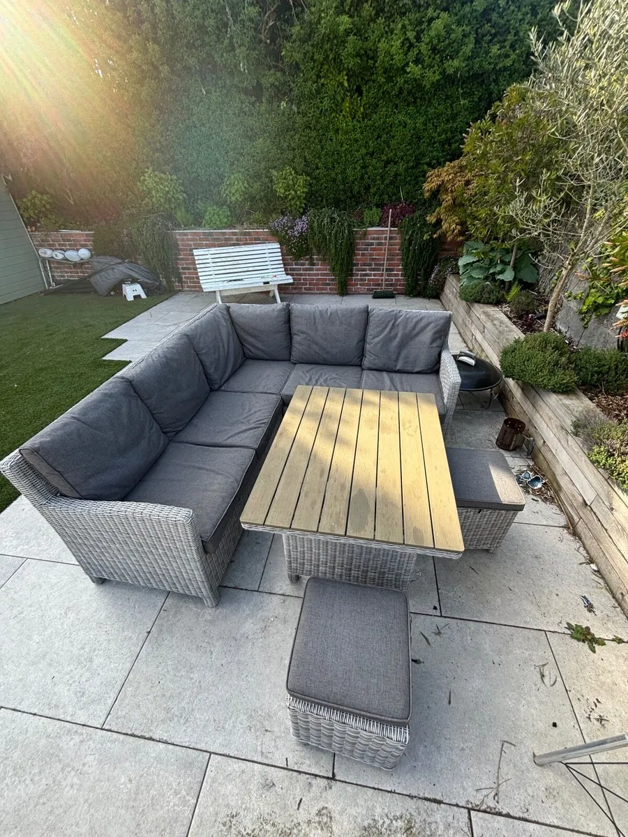 Garden furniture - Image 1