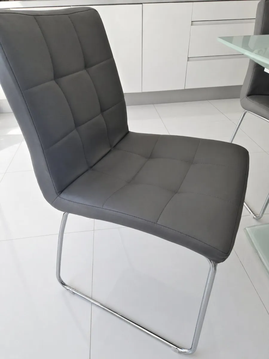 Dining chairs x4 - Image 1