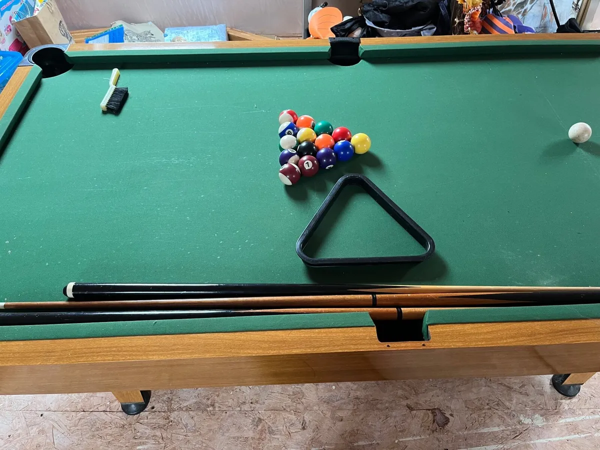 Pool table - Image 1
