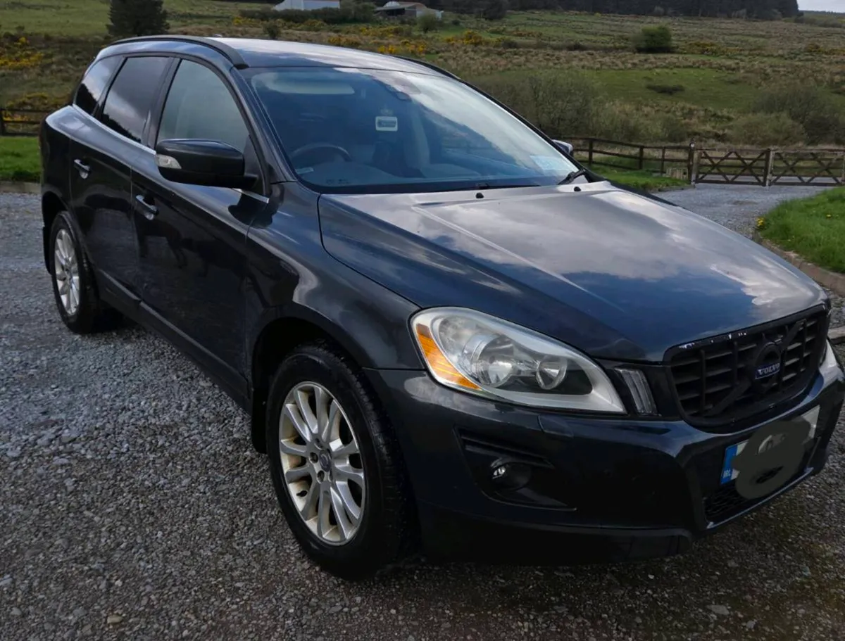 Volvo XC60 2.4 AWD - Image 1