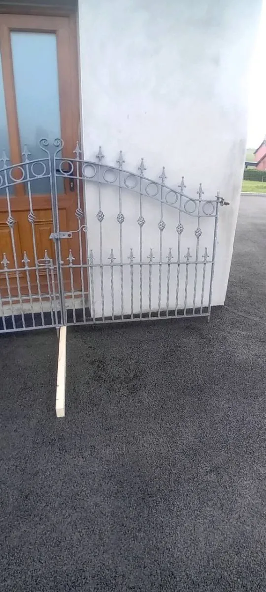 Entrance gates - Image 2