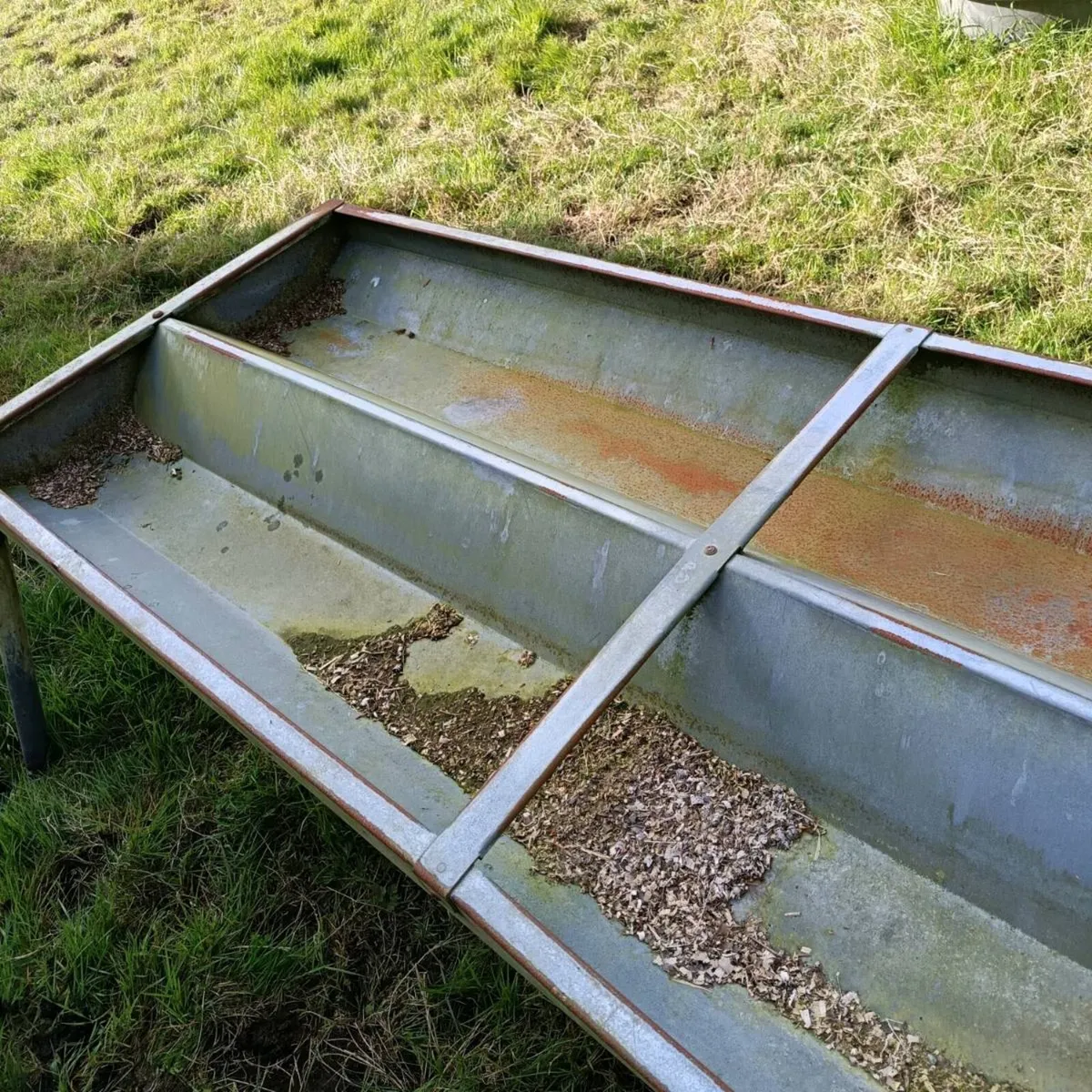 Cattle feeder - Image 1