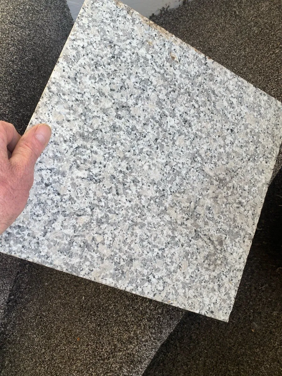 100 polished granite tiles - Image 2