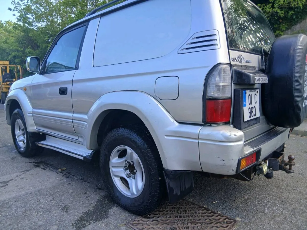 Toyota Land Cruiser two owners doe 26 - Image 4