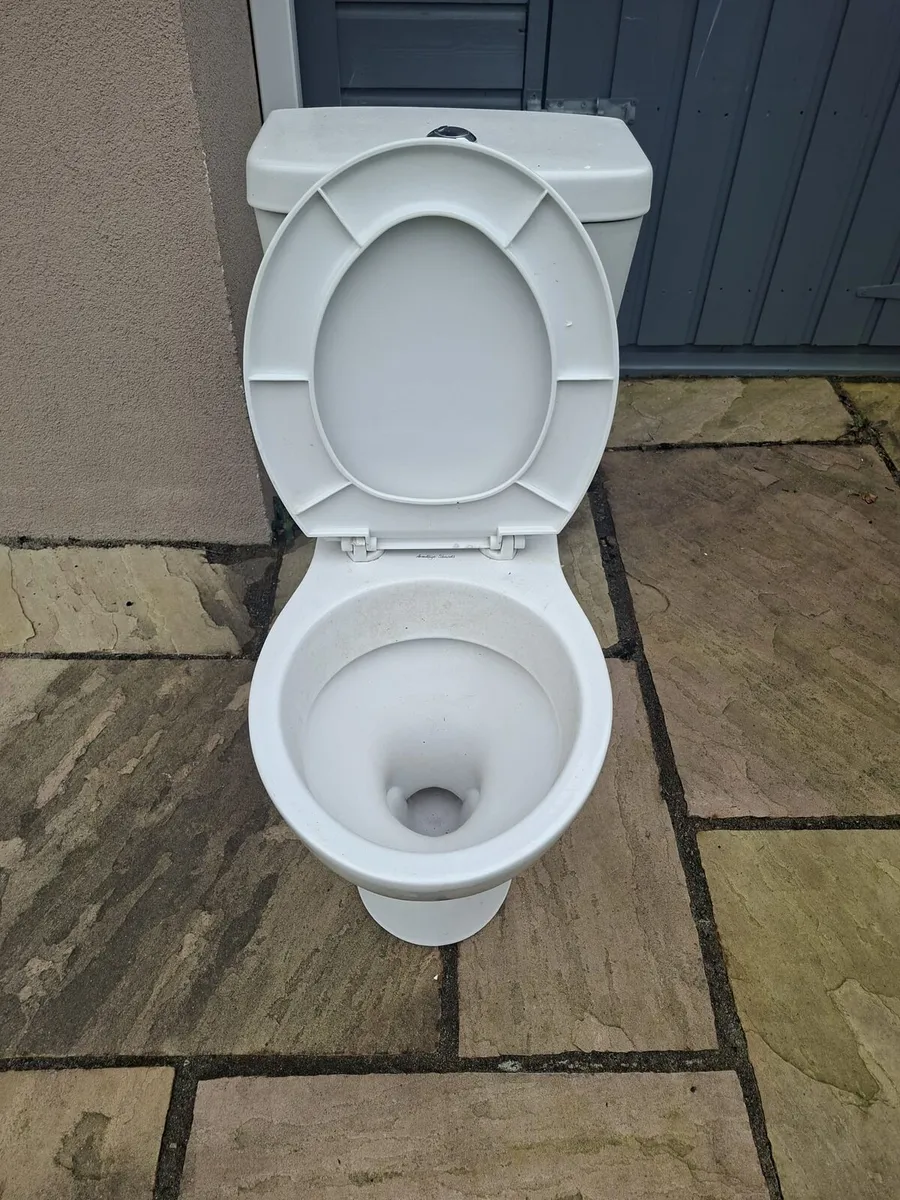 Toilet - Image 4