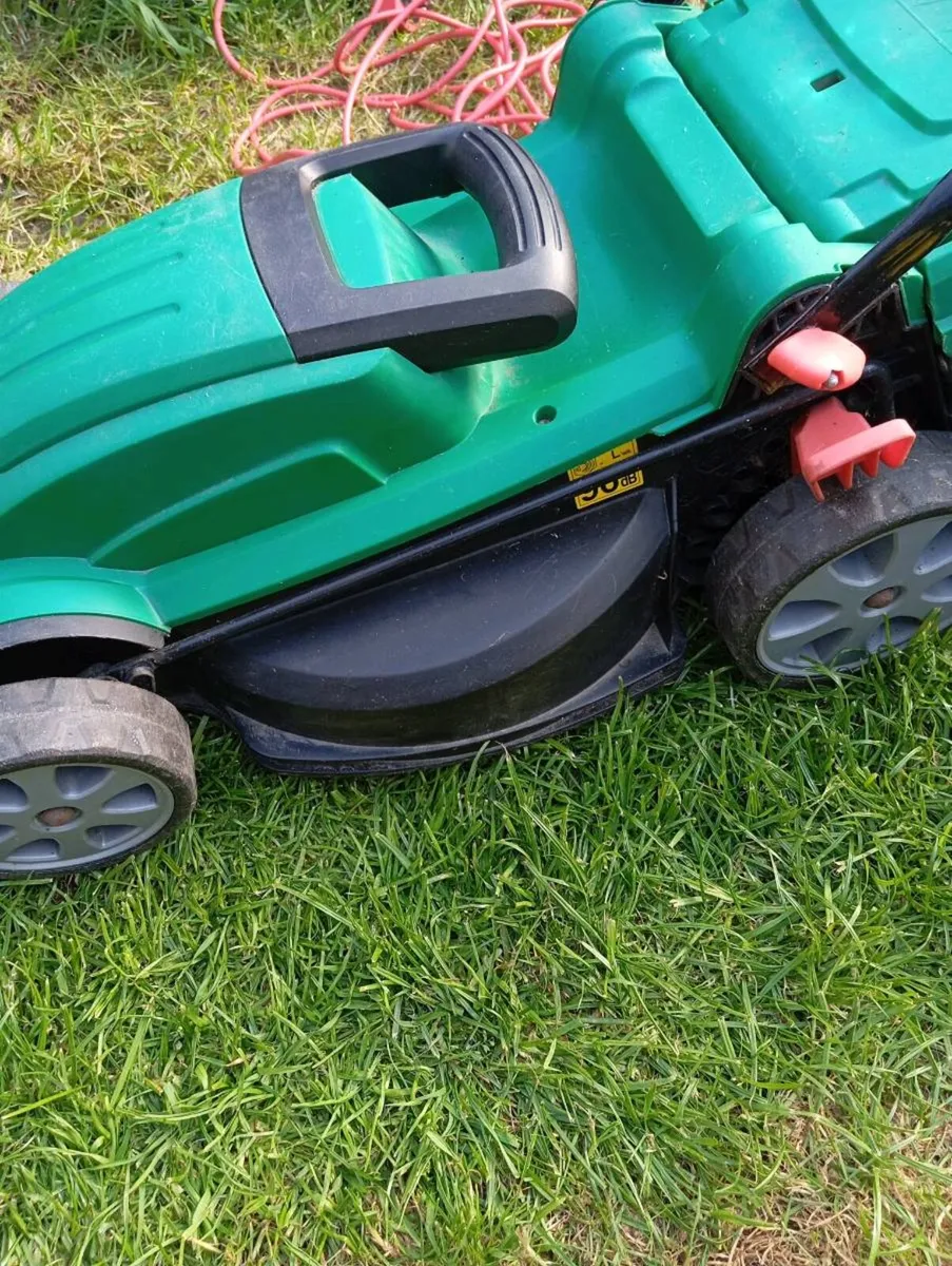 Quailcast electric lawnmower and strimmer set - Image 2