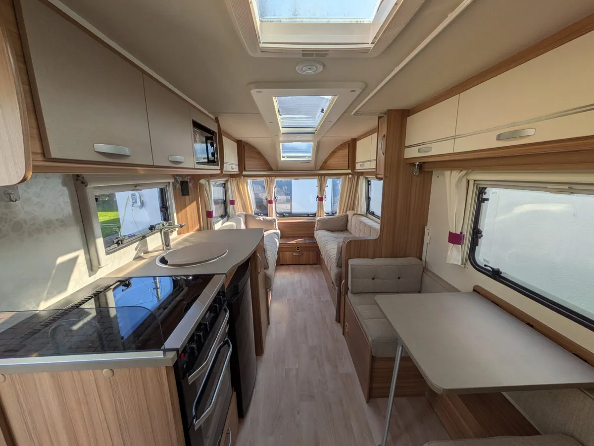 2018 Lunar Quasar 586 – Premium 6 Berth - Image 2