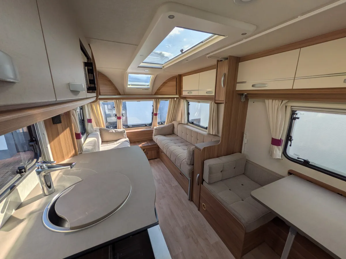 2018 Lunar Quasar 586 – Premium 6 Berth - Image 3
