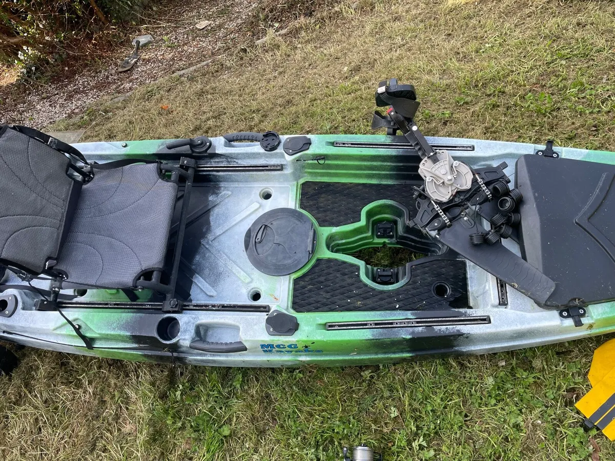 Fishing kayak - Image 4