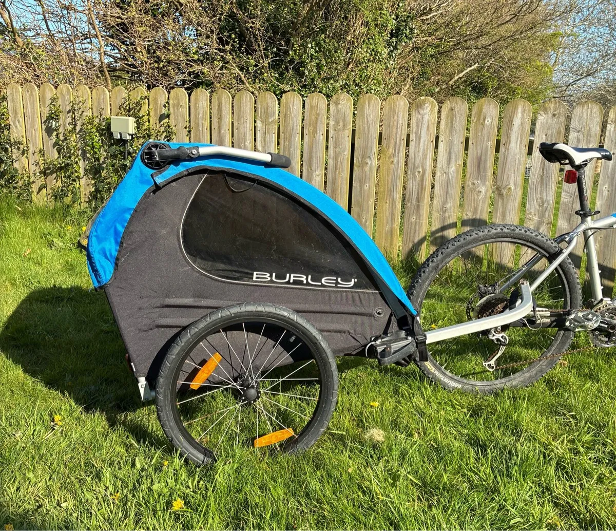 Burley child bike trailer - Image 1