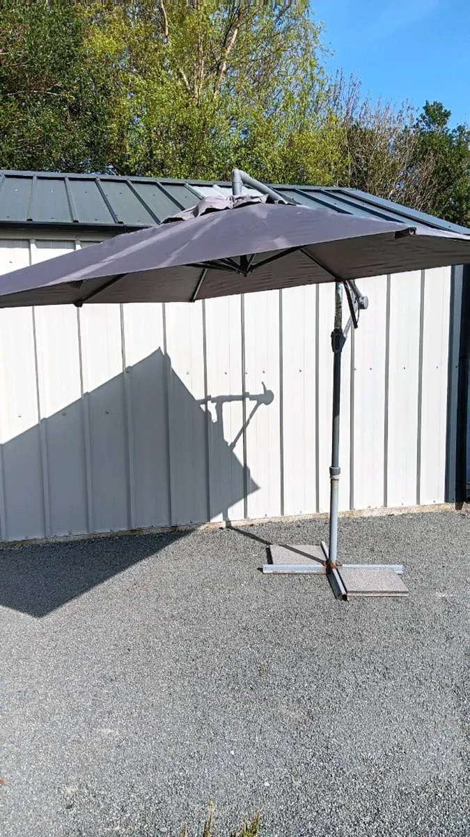 Garden Parasol 2.4m x 2.4m - Image 1