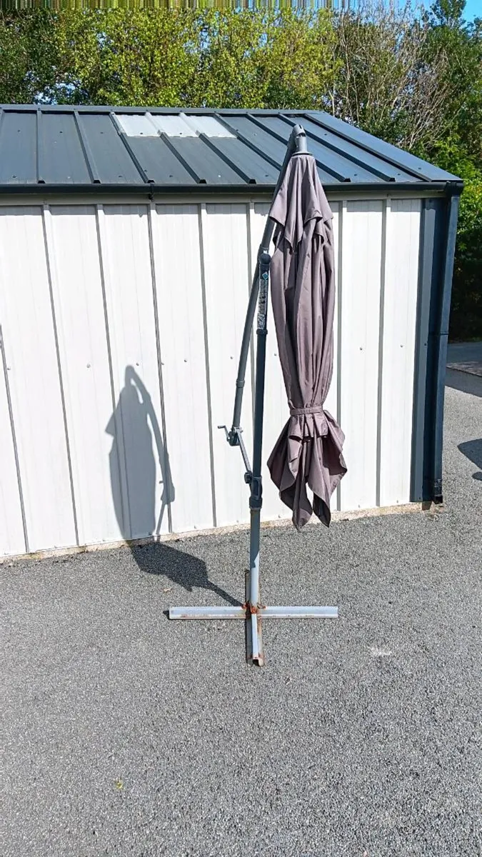 Garden Parasol 2.4m x 2.4m - Image 2
