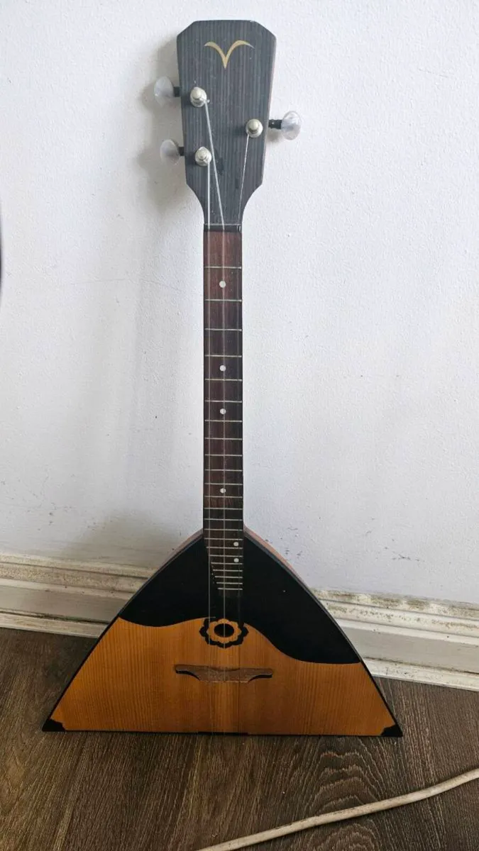 Balalaika mandolin the authority to get crime king