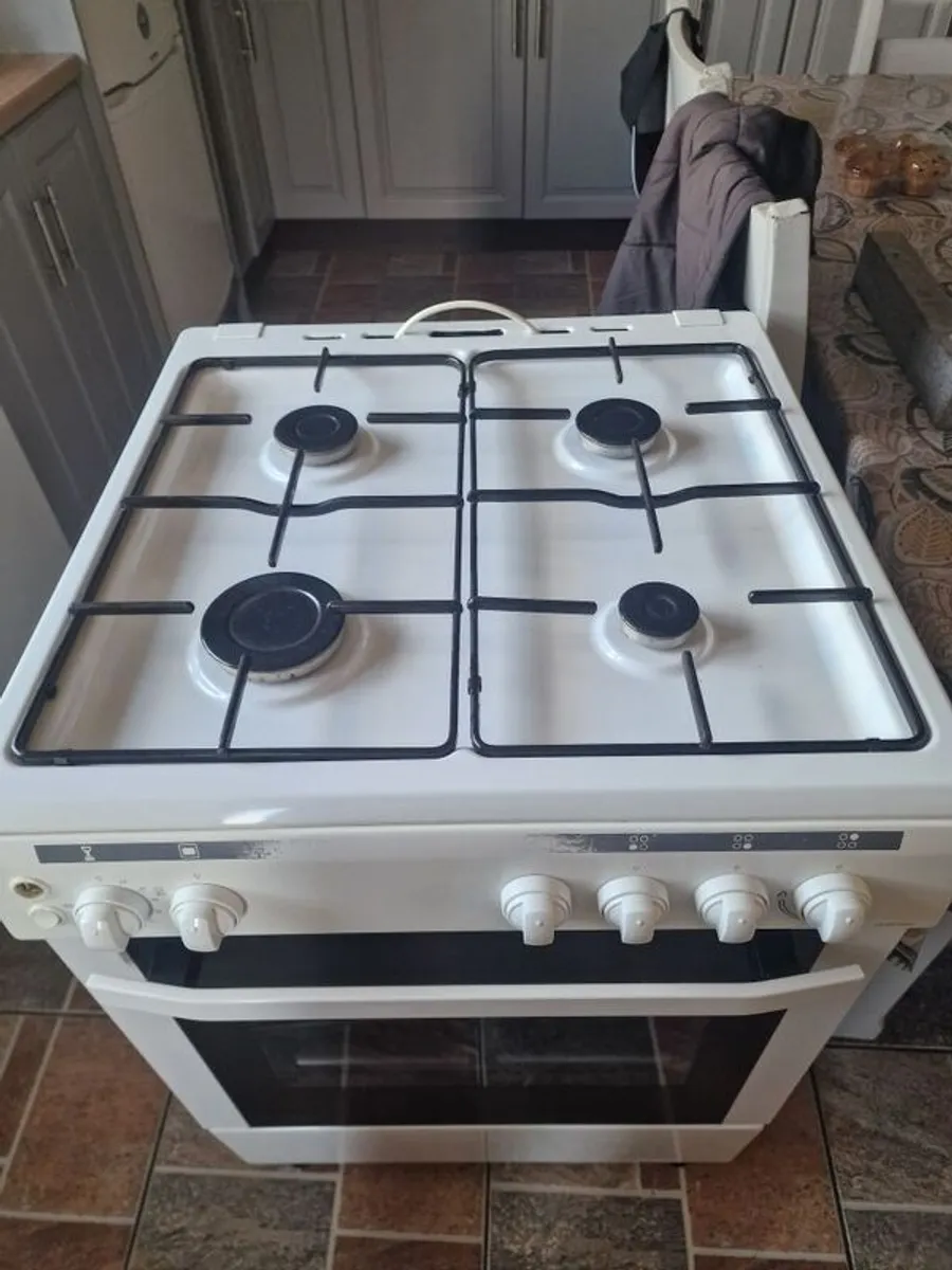 Gas cooker - Image 1