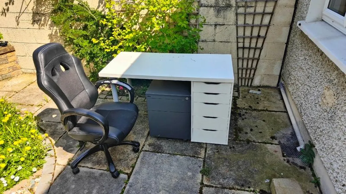 Bookshelves, Desk & Chair (Free to Collect) - Image 3