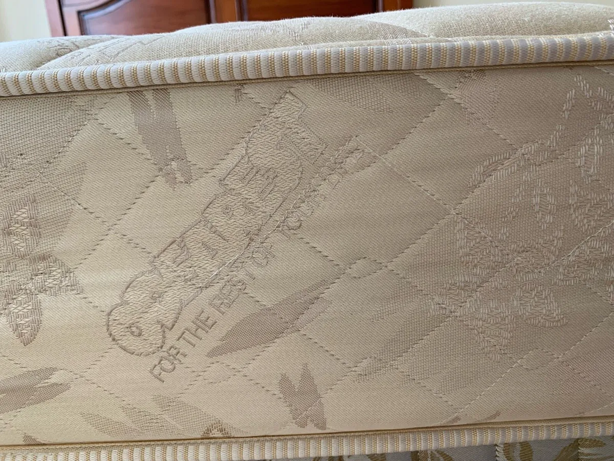 Queen size mattress - Image 3