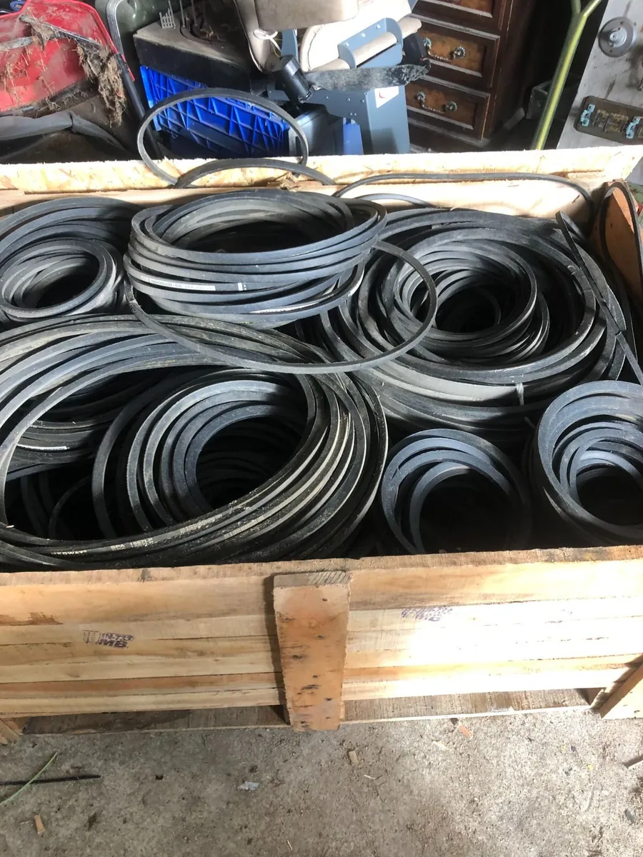 large selection of fan belts - Image 2