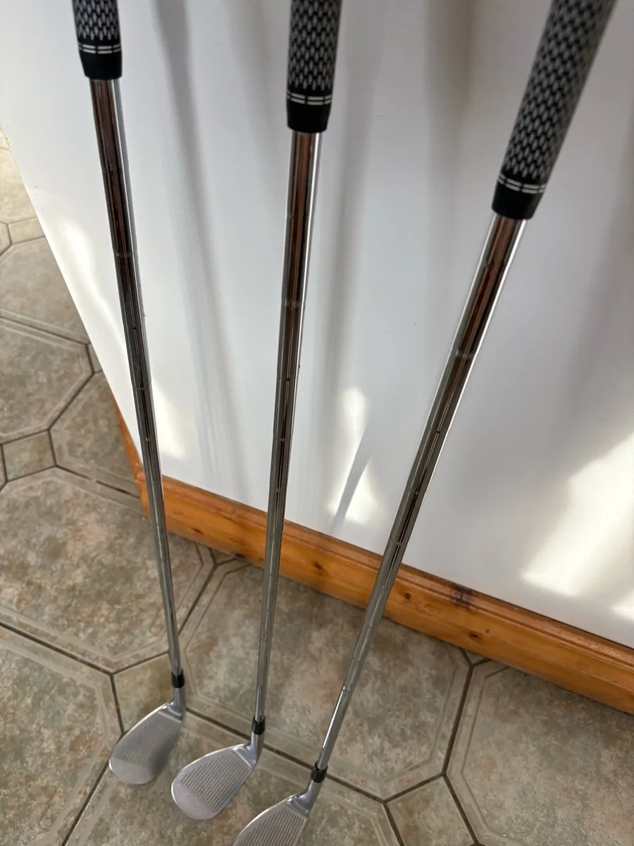 Titleist Vokey SM8 50/54/58 wedges - Image 4