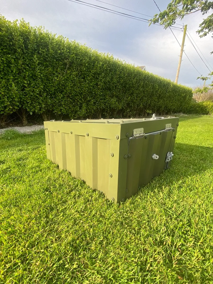 Heavy-duty Robot Lawnmore garage - Image 3