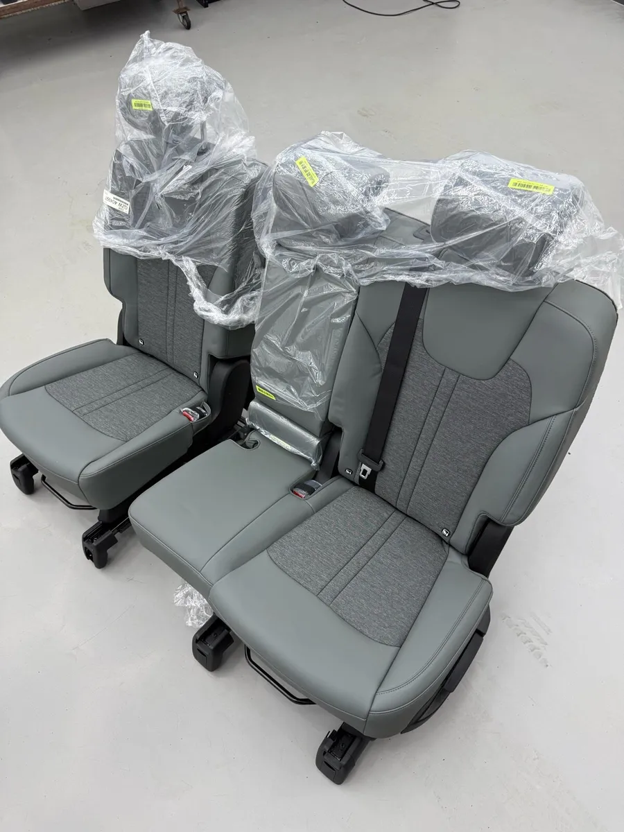 Brand new rear seats of a KIA Sorrento 2025 - Image 2