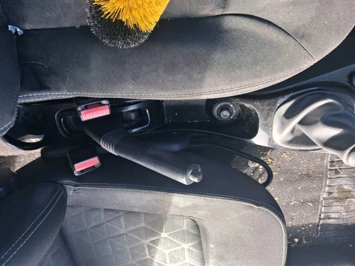 car valeting services - Image 4