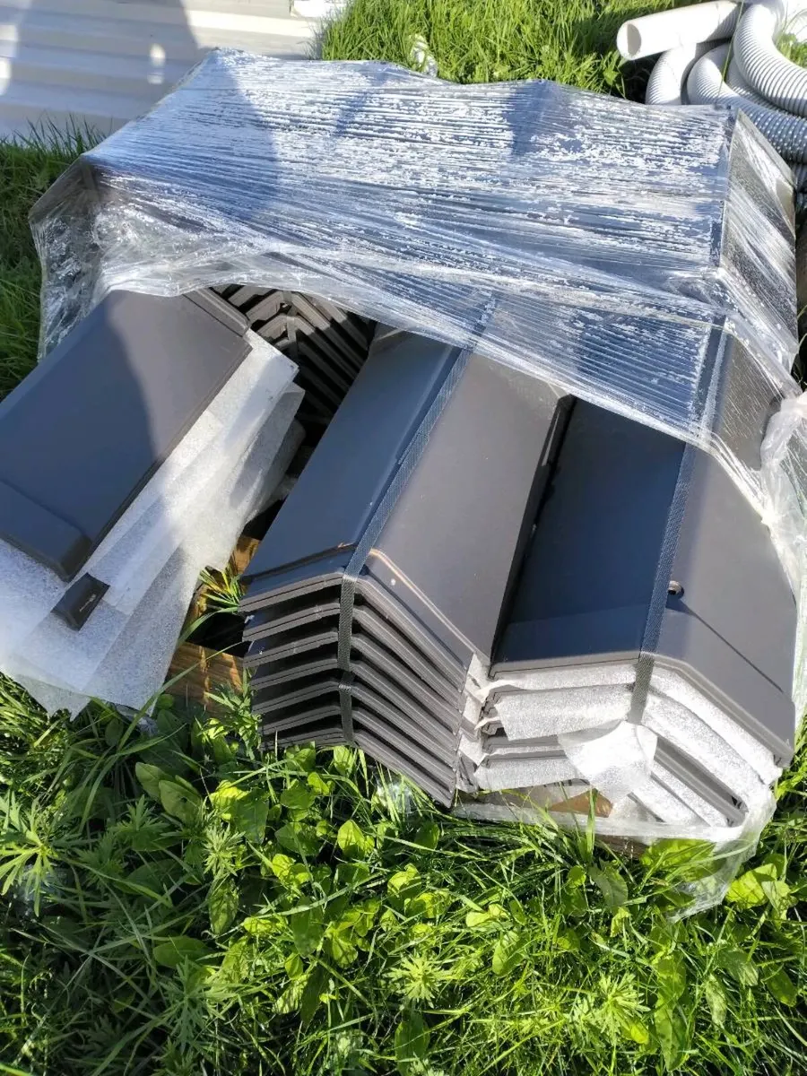 Clay ridge tiles - Image 1