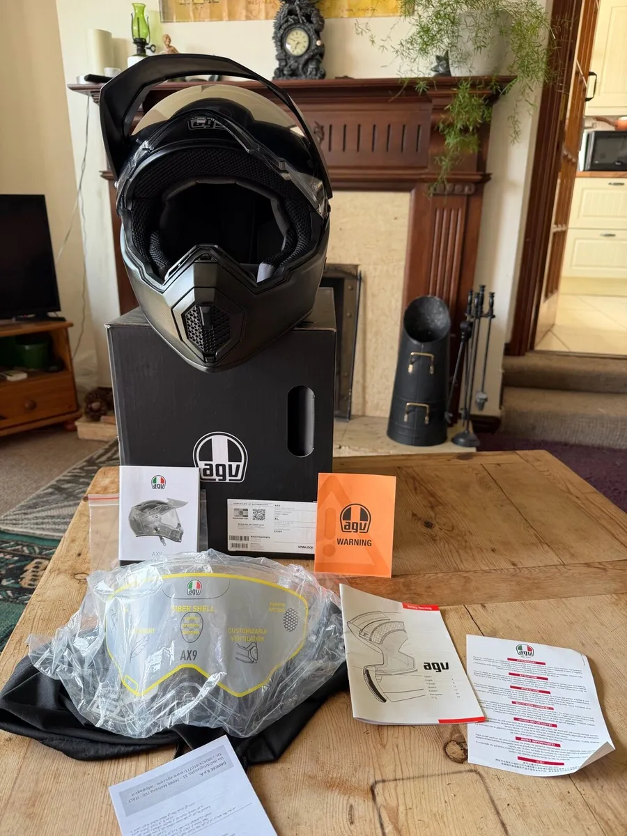 AGV AX9 carbon Helmet - Image 4