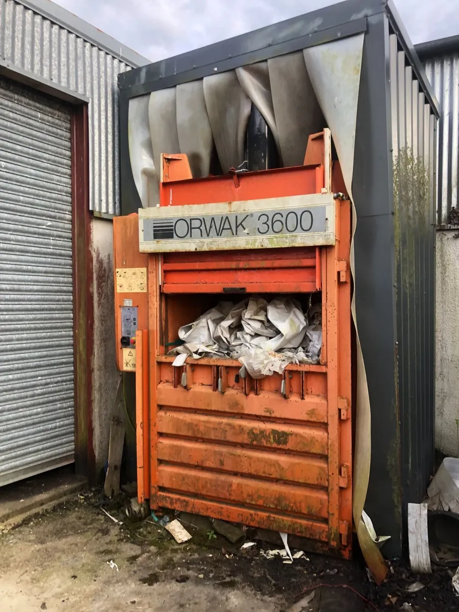 industrial rubbish compactor - Image 1