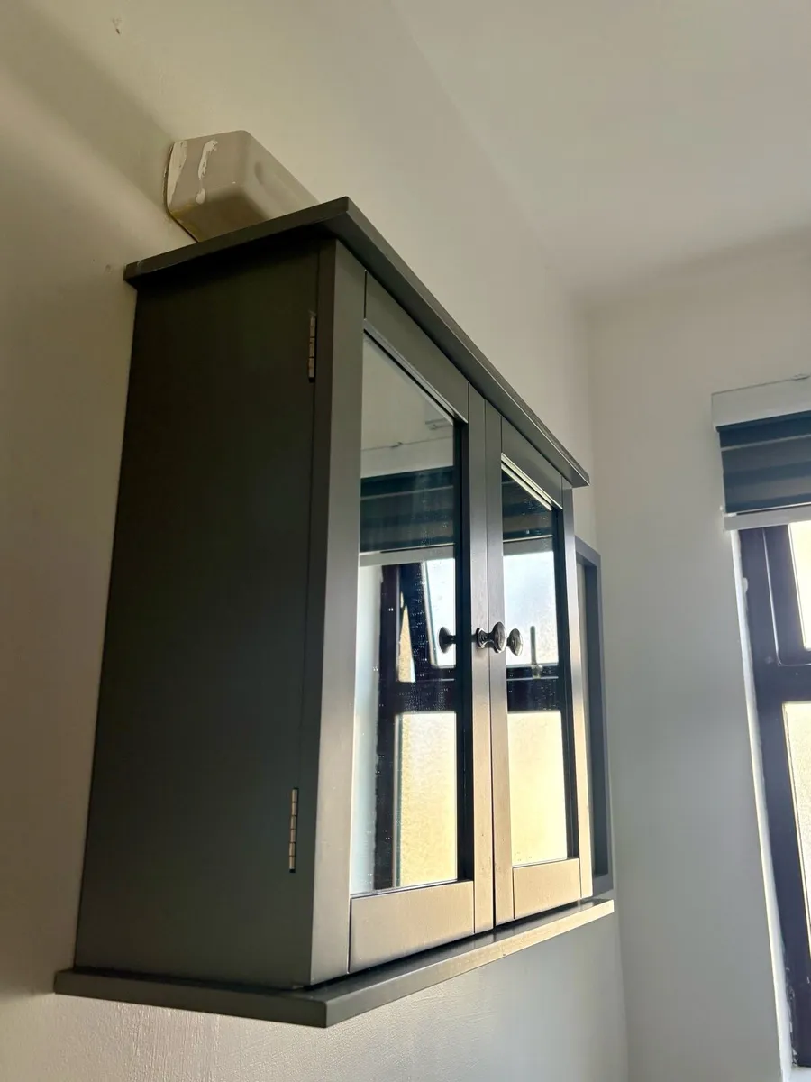 Bathroom cabinet - Image 1
