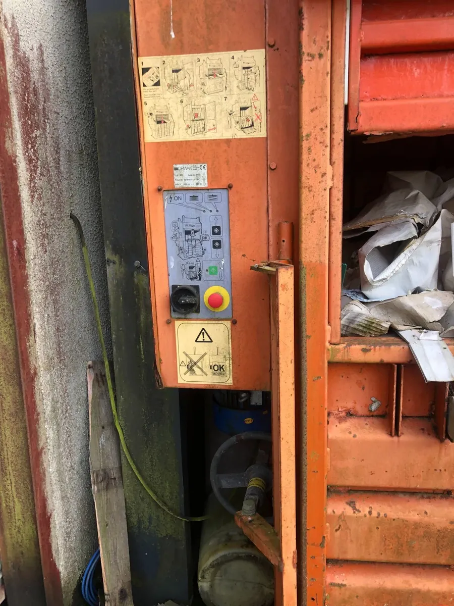 industrial rubbish compactor - Image 2