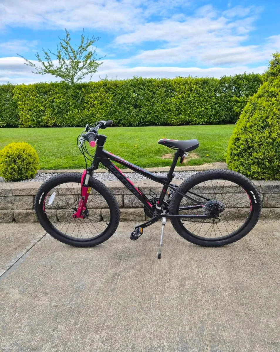 Girls 24" bike (Halfords) - Image 1