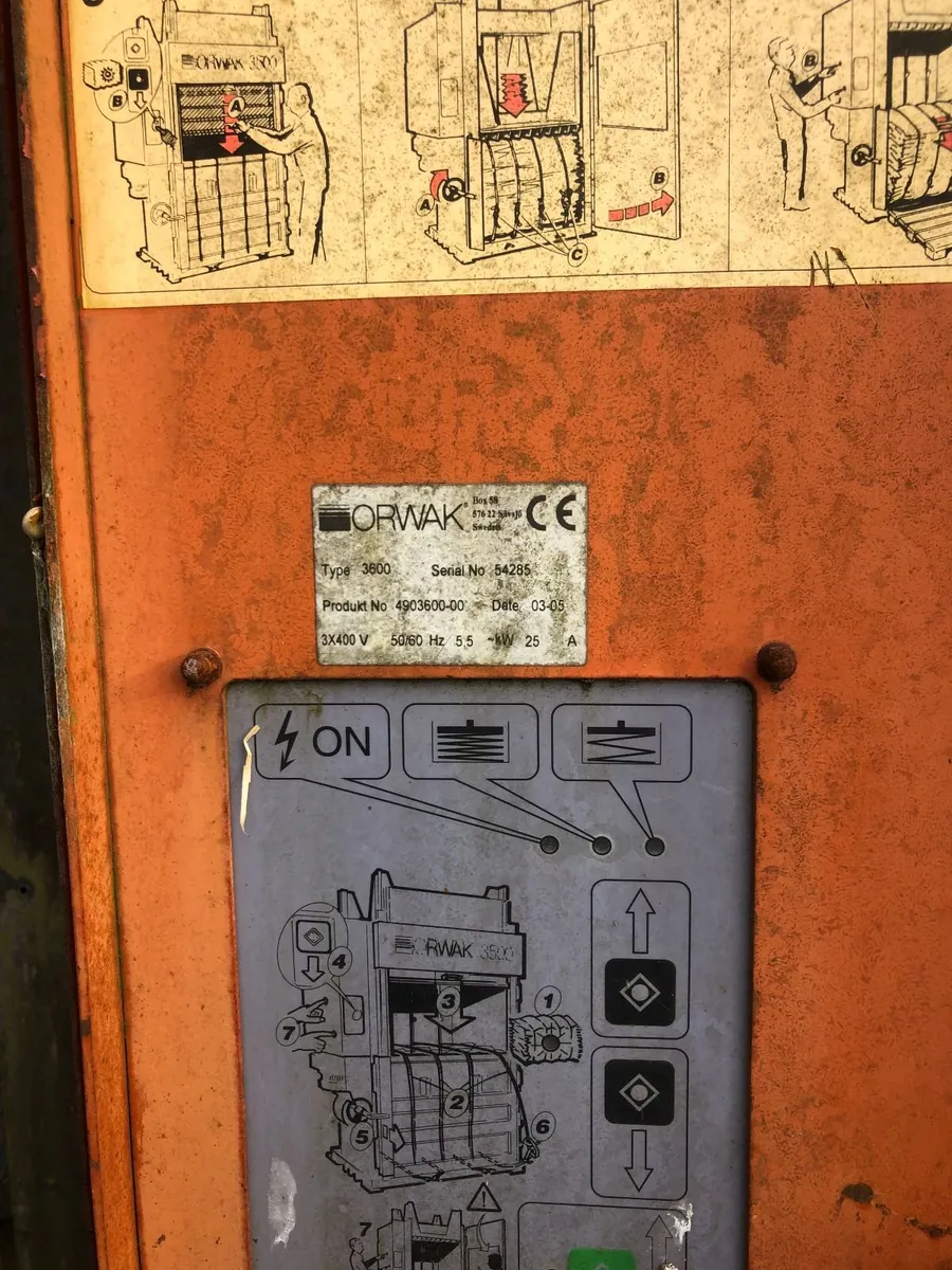 industrial rubbish compactor - Image 3