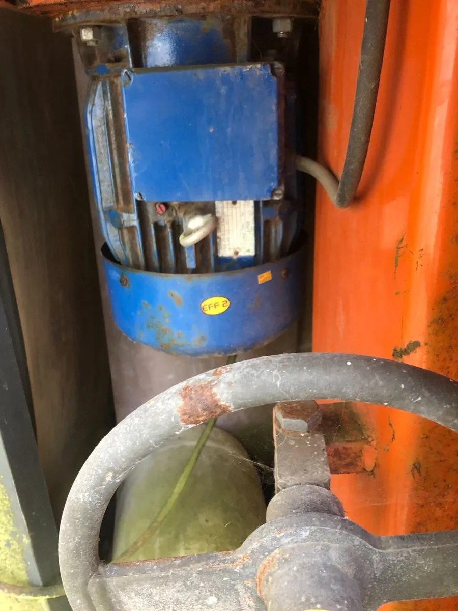 industrial rubbish compactor - Image 4