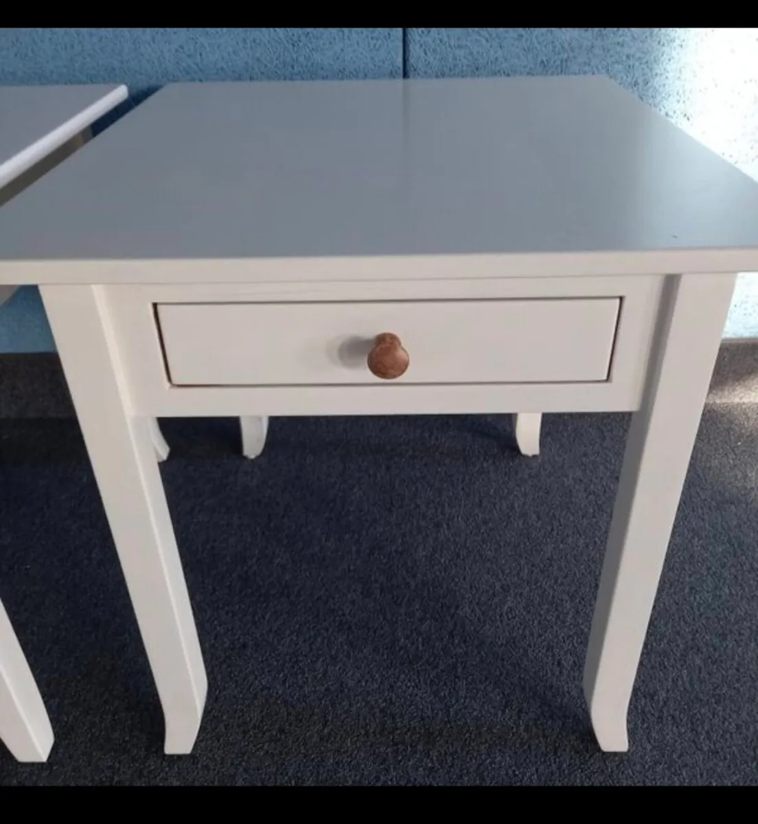 2 solid heavy wood side tables with matching coffe - Image 2