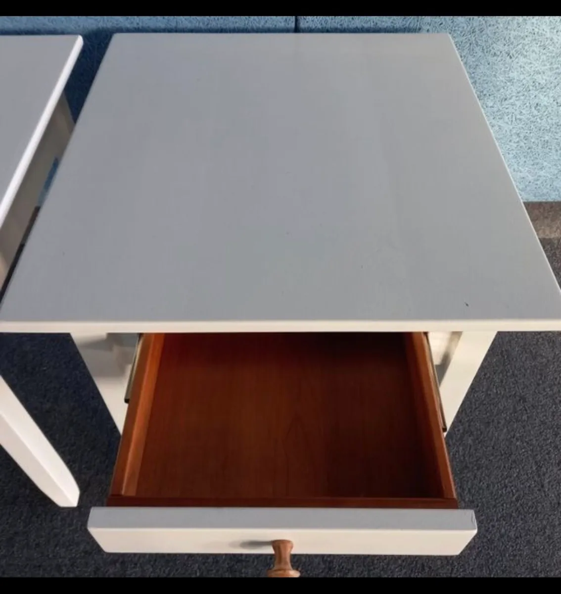 2 solid heavy wood side tables with matching coffe - Image 3