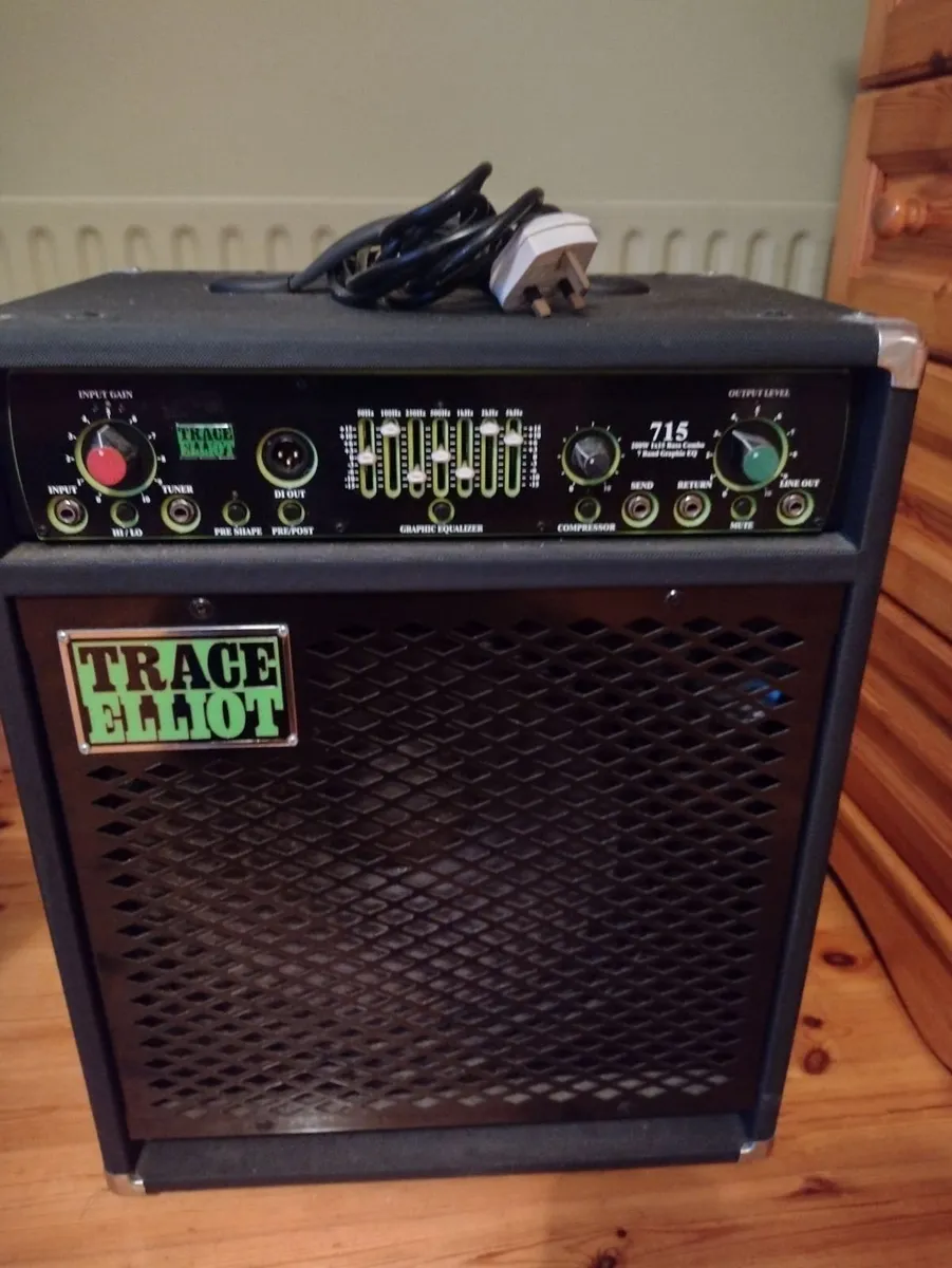 Music gear, guitar and case - Image 1