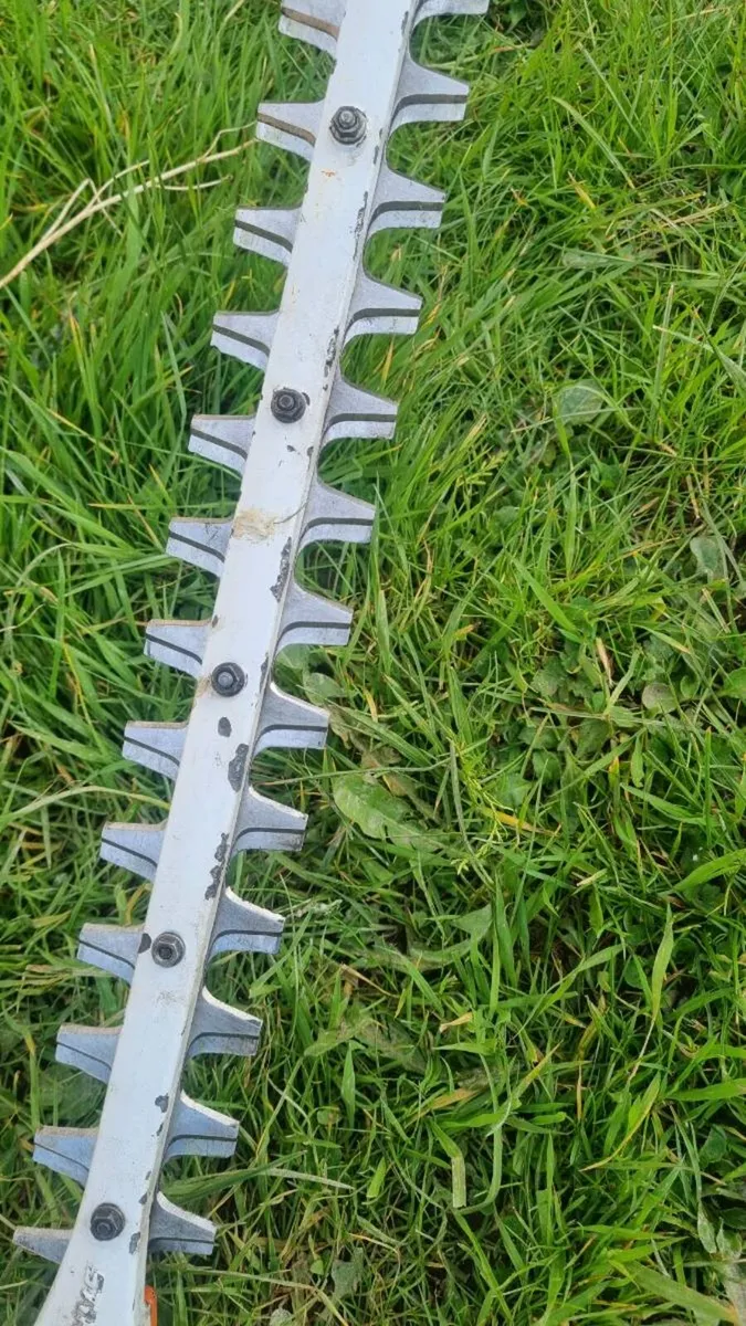 Stihl long reach hedge trimmer,  hedge cutter - Image 3