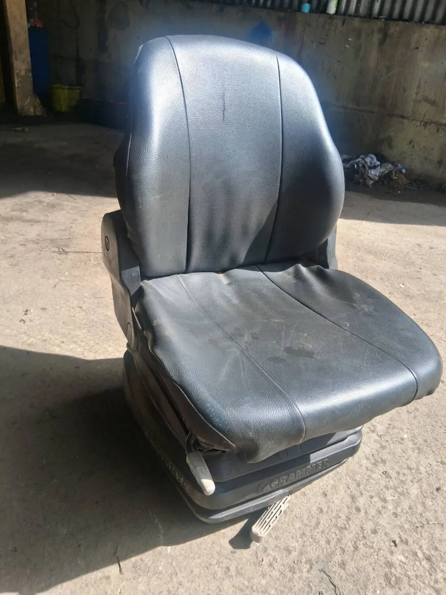Tractor seat - Image 1