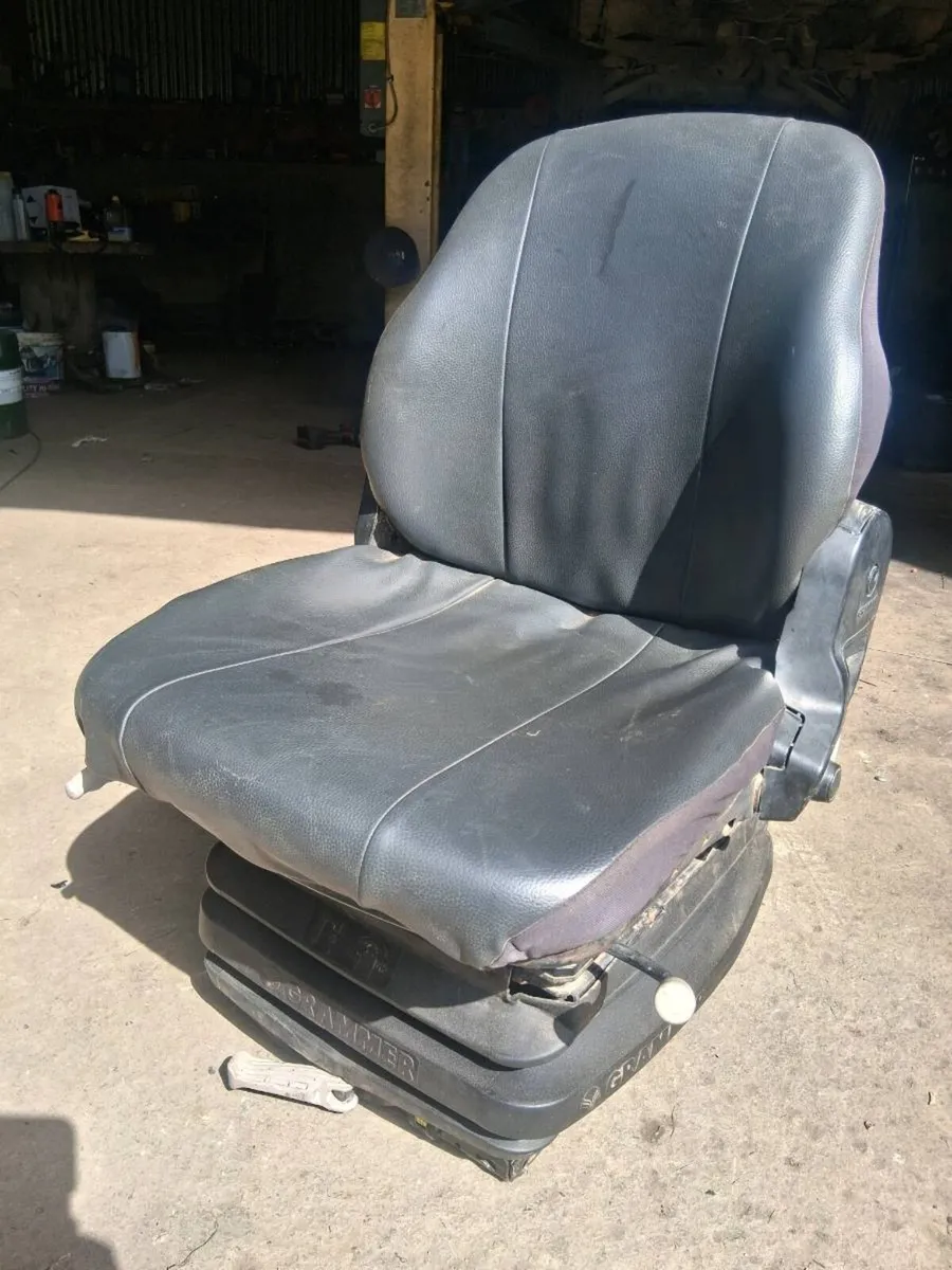 Tractor seat - Image 2
