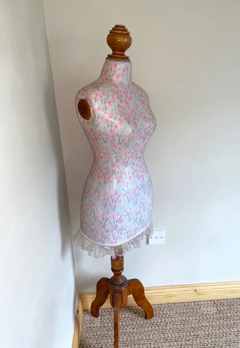 Floral mannequin - Image 2