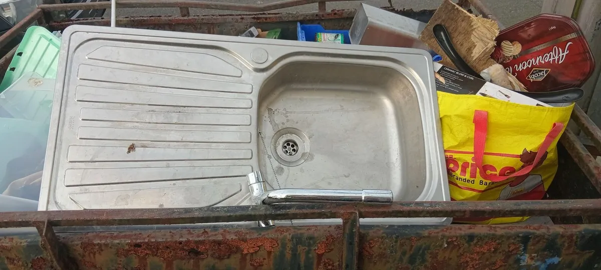 Kitchen sink - Image 1