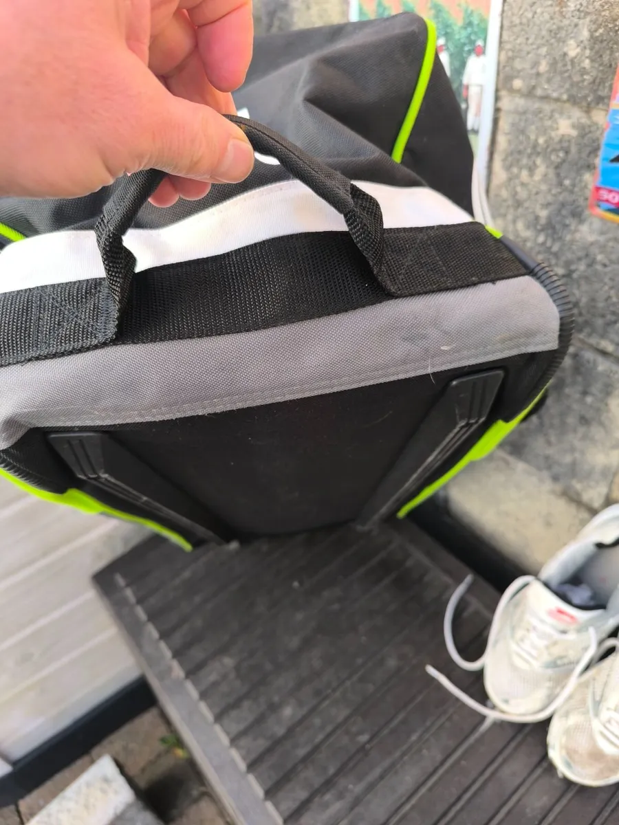 Cricket Items - Image 1